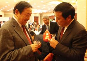 2011年12月22日，時(shí)任全國人大常委會(huì )副委員長(cháng)、民盟中央主席蔣樹(shù)聲聽(tīng)取國緣酒介紹。