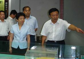 2009年8月6日，時(shí)任江蘇省委常委、副省長(cháng)黃莉新視察今世緣。
