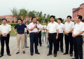 2013年7月12日，時(shí)任淮安市市長(cháng)曲福田視察今世緣技改項目。